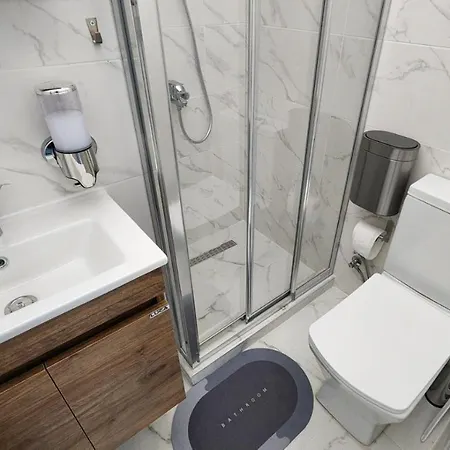Apartament Esta Palm 凯里尼亚