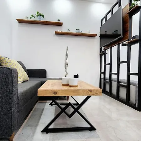 Apartament Esta Palm 凯里尼亚
